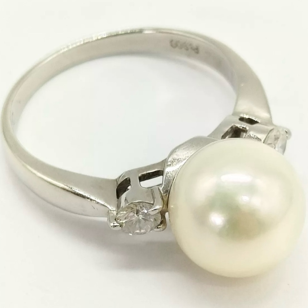 Platinum perl ring